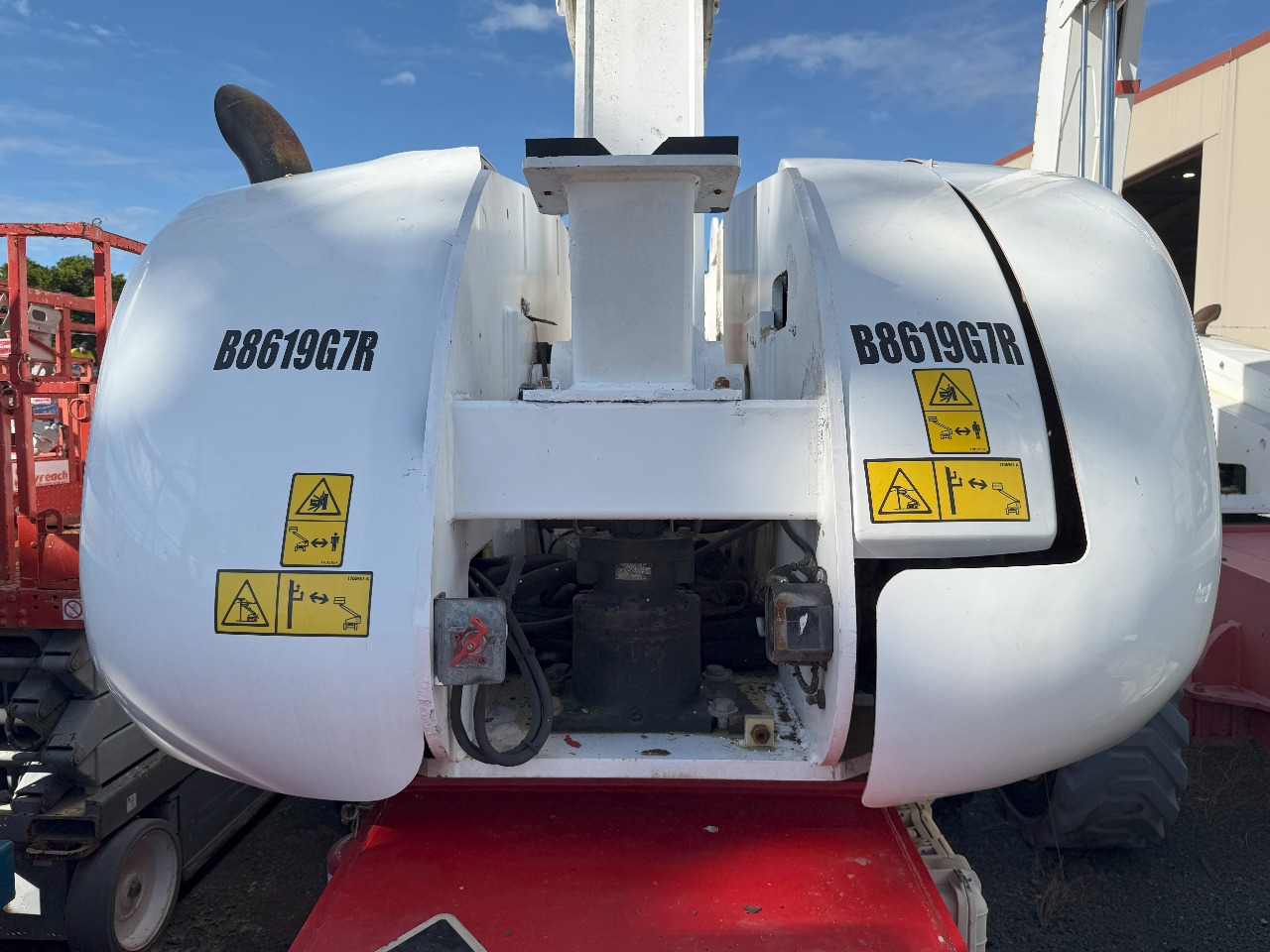 Sold - Scissor Lift - View 3